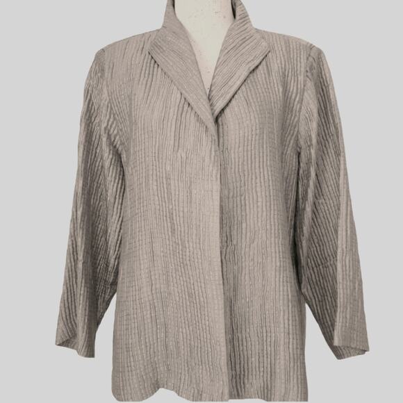 Eileen Fisher Beige Crepe Textured Silk Stand-Collar Open Front Boxy Jacket, Med - Picture 1 of 11